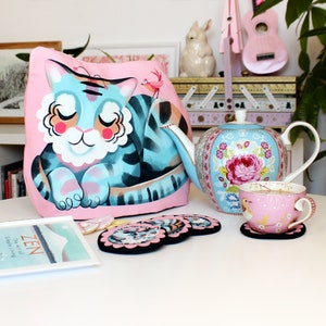 Tiger Tea Cosy and four round Coasters
