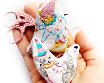 THREE cats EMBROIDERY DOWNLOAD pattern, line art and instructions - Printable downloadable pdf decoration kitten cats kitty