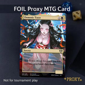 Può includere: Carta MTG proxy foil con l'illustrazione di un personaggio di Demon Slayer. La carta "Demonic Tutor" ha uno schema di colori rosa e oro. Il testo "Not for tournament play" è in basso. È una carta proxy.
