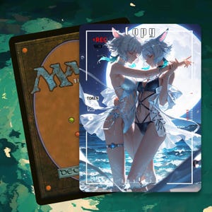 Może przedstawiać: Karta Magic: The Gathering przedstawiająca dwie postacie w stylu anime z białymi włosami i kocimi uszami, obejmujące się na tle pełni księżyca. Karta ma napis "COPY" na górze i "TOKEN" na dole.