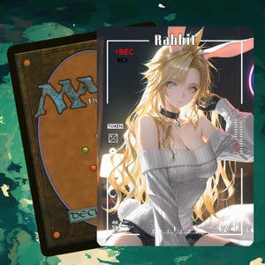 Könnte beinhalten: Eine Magic: The Gathering-Karte mit einem Anime-Charakter mit blonden Haaren, Hasenohren und einem weißen Pullover. Die Karte trägt die Aufschrift "Rabbit" und "TOKEN". Der Hintergrund ist grün und braun.
