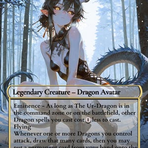 K&ouml;nnte beinhalten: Eine Fantasy-Karte mit "The Ur-Dragon", einem Drachen-Avatar. Das Kunstwerk zeigt eine humanoide Figur mit drachenartigen Merkmalen vor einer verschneiten Waldkulisse. Die Karte enth&auml;lt Text, der ihre F&auml;higkeiten und Werte detailliert, mit einer St&auml;rke/Z&auml;higkeit von 10/10.
