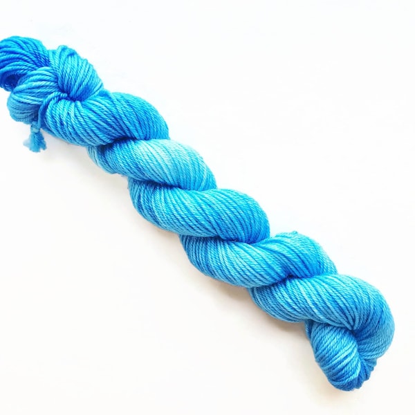 CERULEAN SKY hand dyed yarn mini DK skein. sock fingering yarn, merino wool superwash knitting. sock mini semi-solid. sky light blue yarn