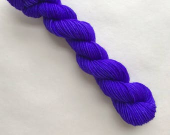 DEEP VIOLET hand dyed yarn mini skein. sock fingering DK yarn, merino wool superwash knitting embroidery. 4 ply. dark violet purple yarn