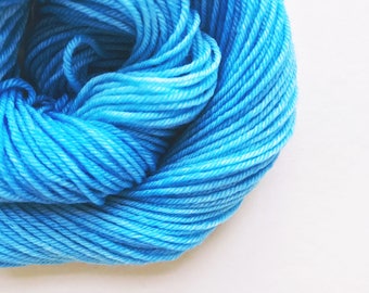 CERULEAN SKY hand dyed yarn fingering sock dk bulky yarn super wash merino wool yarn single or ply. choose your base. sky light blue yarn