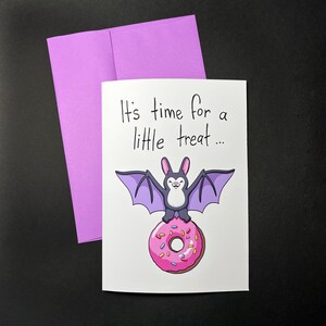 Carte cadeau ou carte cadeau, chauve-souris avec friandise, carte pour ajouter votre propre carte-cadeau ou cadeau, enveloppe violette, carte-cadeau gothique, jolie carte de voeux chauve-souris