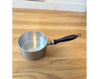 Vintage Wear-Ever 1041 1/2 Cast Aluminum Sauce Pan No lid CLEAN MCM RETRO 1950s