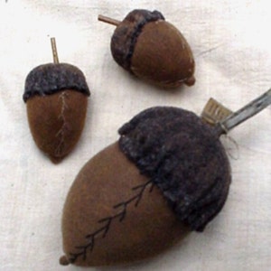 PDF  E Pattern INSTANT DOWNLOAD Primitive Acorn Ornies