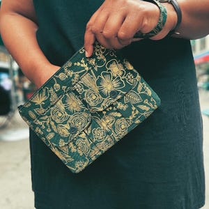 Gold Flowers Wristlet Wallet, Phone Wallet Wristlet, Fabric Zipper Pouch, Large Wristlet, Cute Gifts for Women