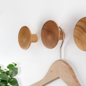 Personalized Round Oak Wall Hook Set,Decorative Wall Coat Hook,Entrance Wall Mount Wall Nail,Simple Hat Hook Modern Home Decoration Gift