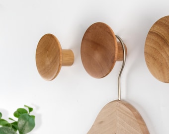 Personalized Round Oak Wall Hook Set,Decorative Wall Coat Hook,Entrance Wall Mount Wall Nail,Simple Hat Hook Modern Home Decoration Gift