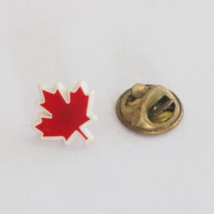 Vintage Canadian Maple Leaf Pin - Red Plastic Patriotic Brooch - APL Canada // luluglitterbug