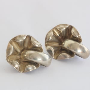 Vintage Sterling Silver Monet Clip On Earrings - Modern Flower Design - Taxco Style // luluglitterbug