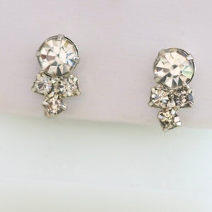 Crystal Clear Rhinestone Clip On Silver Tone Earrings // Vintage Jewelry // luluglitterbug