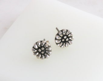 Sterling Silver Flower Stud Pierced Earrings // Vintage Jewelry // luluglitterbug