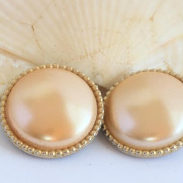 Coro Beige Large Button Clip On Earrings // Costume Jewelry // luluglitterbug