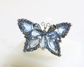 Spilla a farfalla Navette con strass blu baby non firmata stile Julianna // luluglitterbug