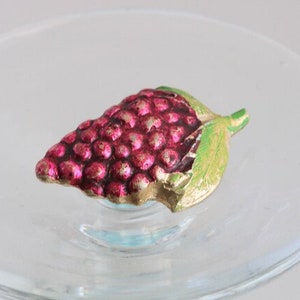 Enamel Grape Cluster Brooch Pin Marked Hong Kong  // Vintage Jewelry // luluglitterbug