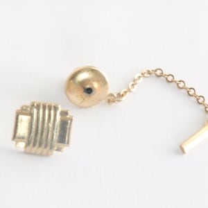 Vintage Gold Tone Square Tie Tack - MidCentury Modern Deco Style - 13x15mm // luluglitterbug