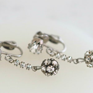 Art Deco Clear Rhinestone Dangle Drop Clip On Earrings // Vintage Jewelry // luluglitterbug