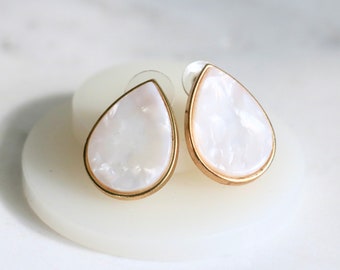 Large Mother of Pearl Glass Tear Drop Pierced Earrings // Vintage Jewelry // luluglitterbug