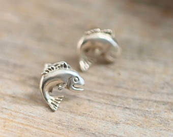 Sterling Silver Fish Pisces Stud Pierced Earrings // Vintage Jewelry // luluglitterbug