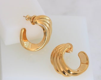 Boucles d'oreilles percées Monet Gold Tone Circle Style // bijoux vintage // luluglitterbug