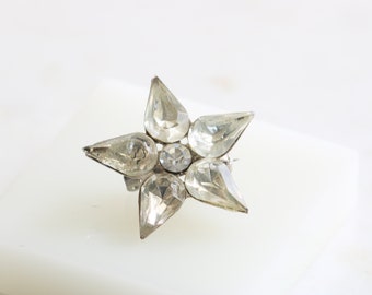 Spilla vintage con stella con strass trasparenti tono argento - Delicati gioielli antichi // luluglitterbug