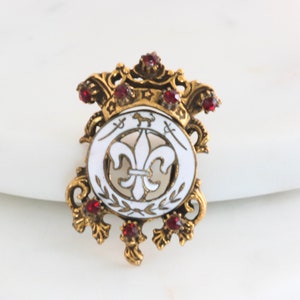 Midcentury Fleur de Lis Heraldic White Enamel and Red Rhinestone Brooch // Vintage Jewelry // luluglitterbug