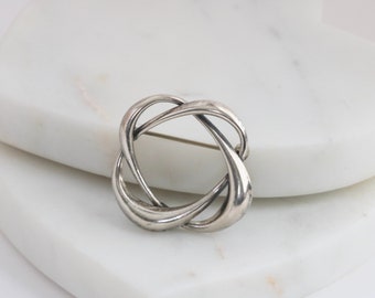 Sterling Silver Infinity Brooch Prin // Vintage Jewelry // luluglitterbug