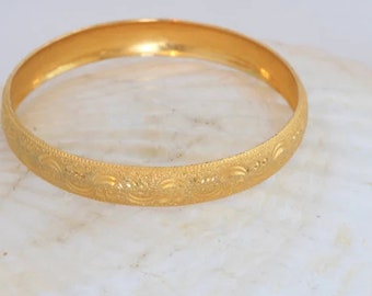 Gold Tone Etched Bangle Bracelet / Vintage Estate Jewelry // luluglitterbug