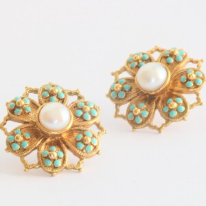 Vintage Metropolitan Museum of Art MMA Turquoise Enamel Flower Pearl Earrings 14K Posts | luluglitterbug