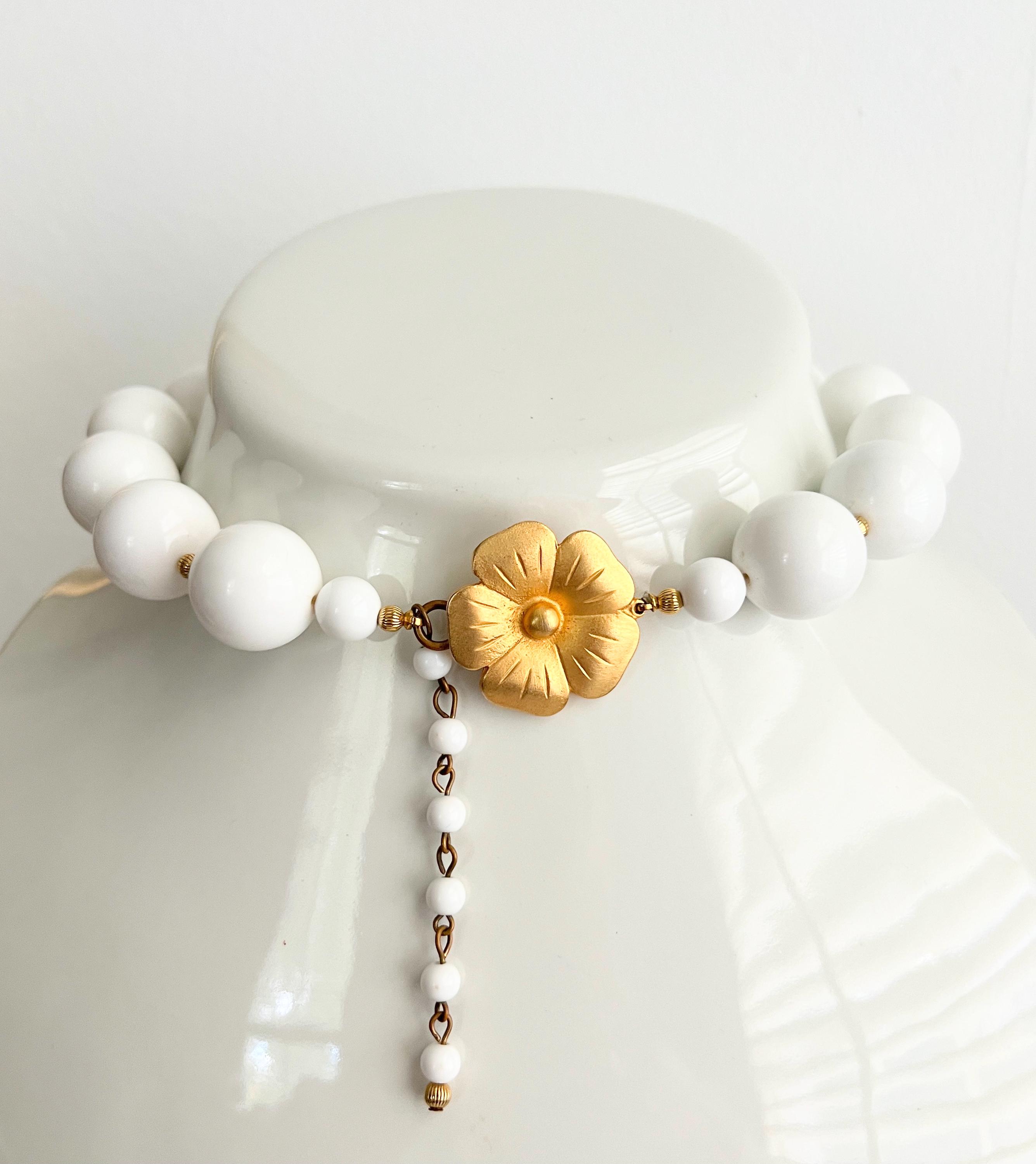 VTG Gay Boyer White Leather Belt Gold Chain Pearl Medallion Glam Adjustable OS Waist Belt Gold Belts for Women for sale | eBay main image 3