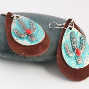 Western Suede Cactus Faux Gemstone Dangle Pierced Earrings // Vintage Jewelry // luluglitterbug