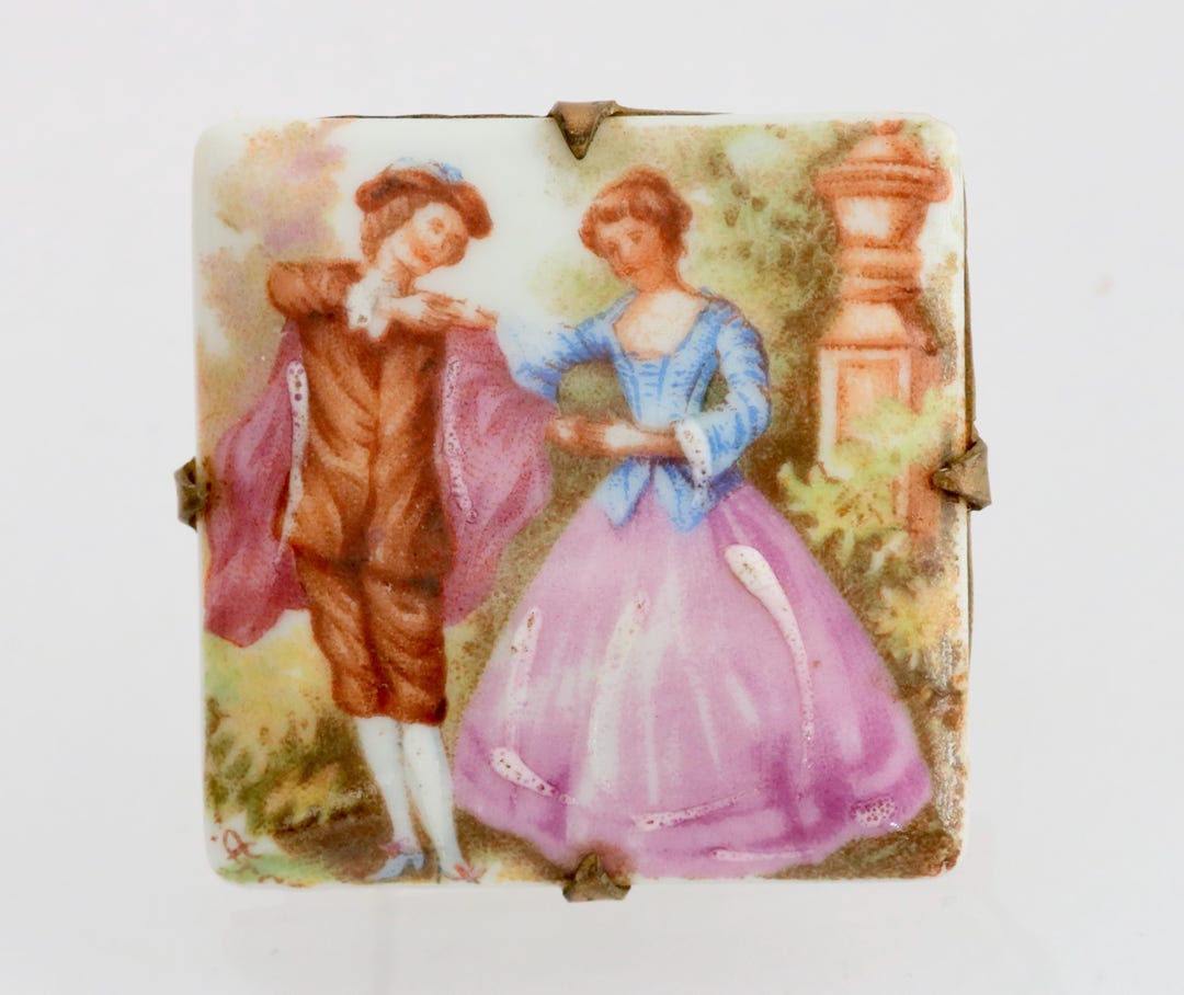 Broche Ancienne En Porcelaine De Limoges - Scène Romantique - Référence REF10990J - Occasion à Vérifier