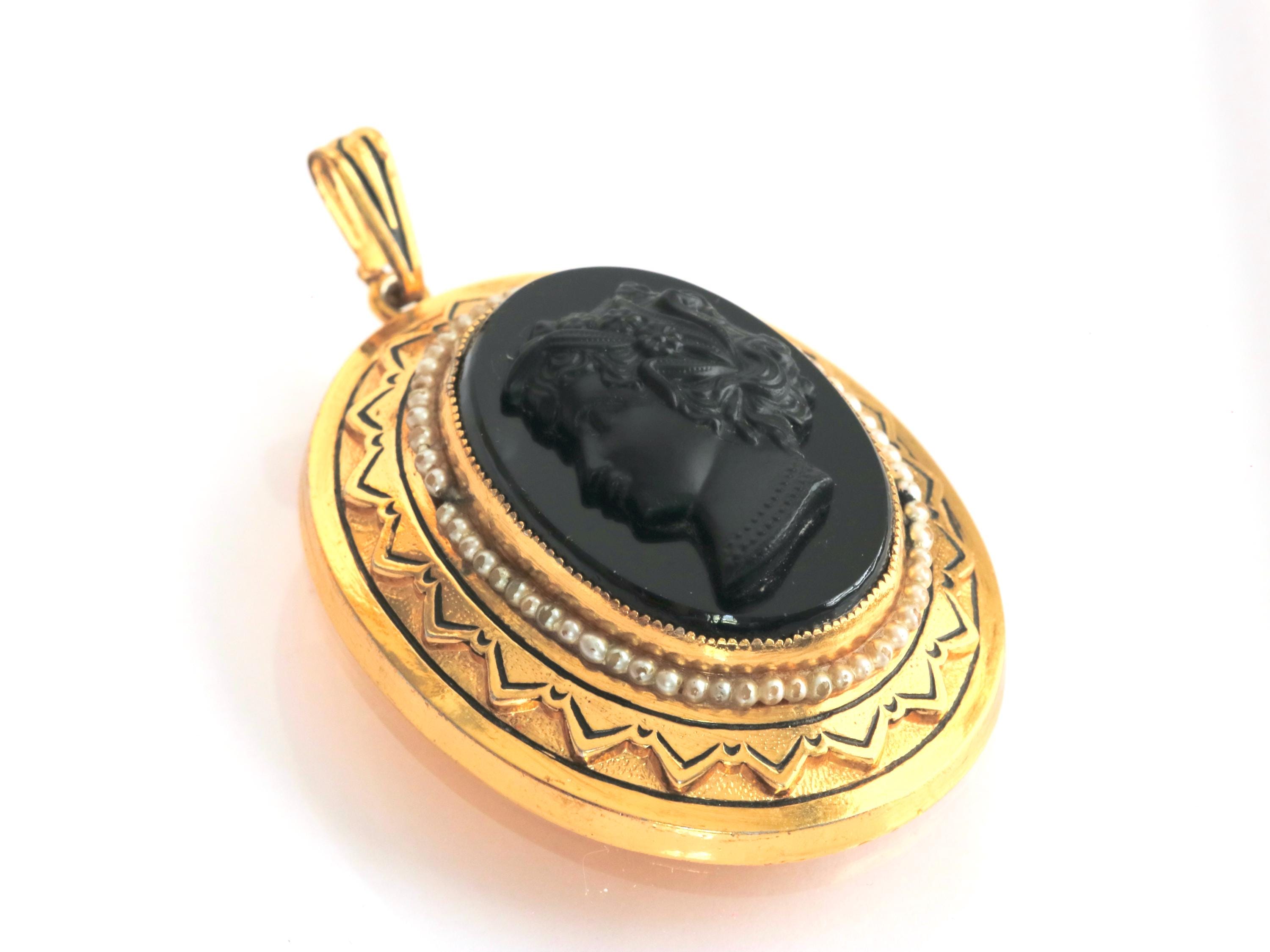 Vintage Large Black Cameo Pendant with Faux Seed Pearls // luluglitterbug