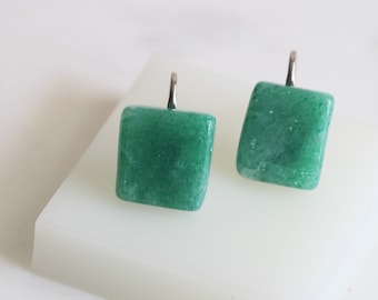 Green Adventurine Gemstone Screw Back Earrings // Vintage Jewelry // luluglitterbug