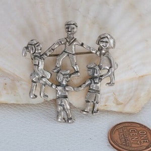 Sterling Silver Children Brooch Pin // Vintage Jewelry // luluglitterbug