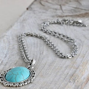 Turquoise Pendant on a Silver Chain Necklace // Vintage Jewelry // luluglitterbug