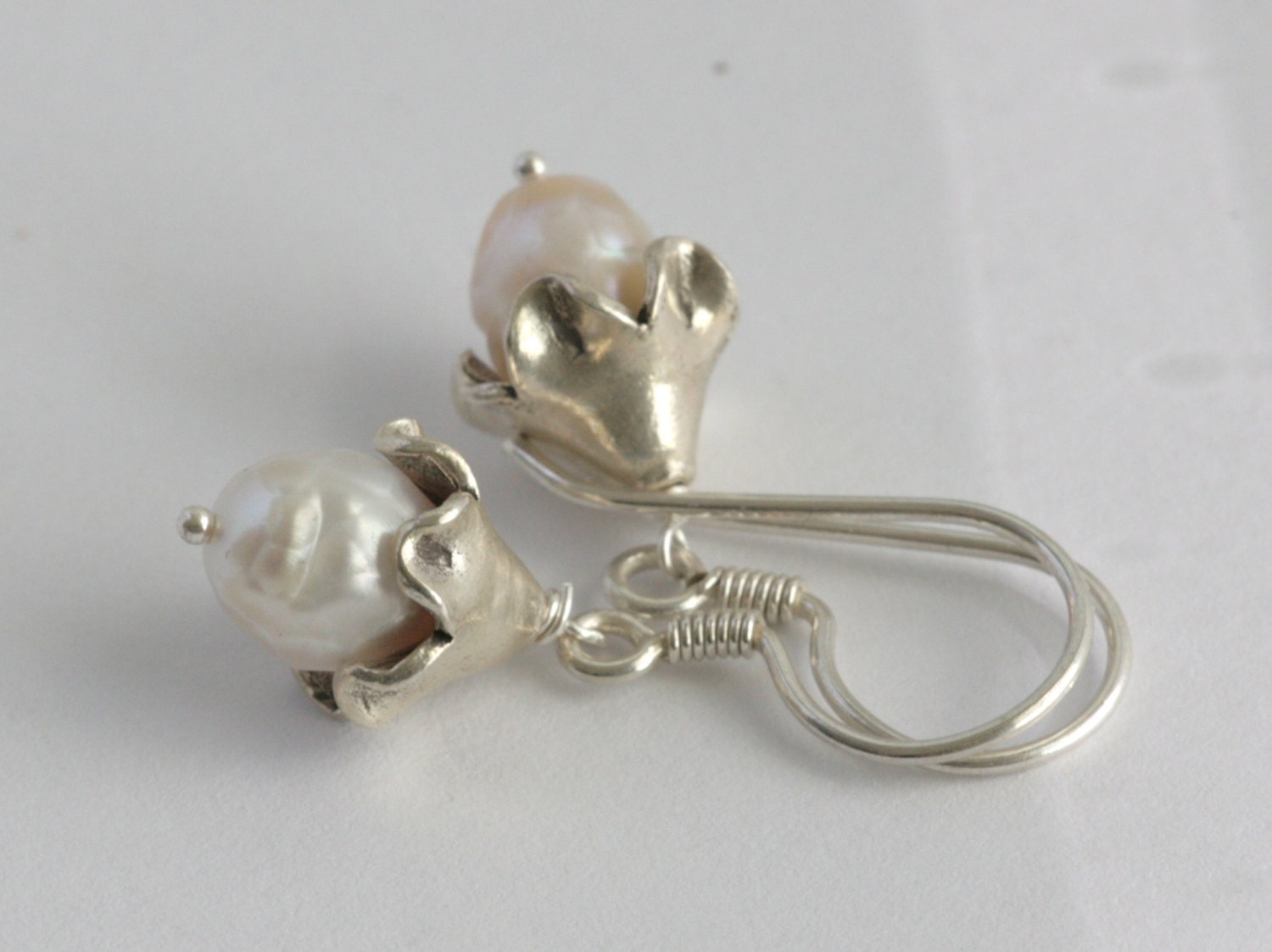 フラワーパールドロップヒル族とスターリングシルバーのダングル