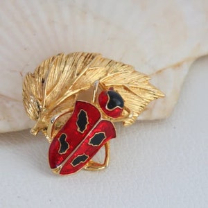 Red Ladybug Beetle on a Gold Leaf Brooch Pin  // Vintage Jewelry // lululglitterbug
