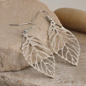Vintage Silver Leaf Dangle Drop Pierced Earrings // Estate Costume Jewelry // luluglitterbug