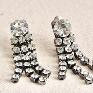 Art Deco Crystal Clear Fringed Rhinestone Clip On Earrings // Vintage Jewelry // luluglitterbug