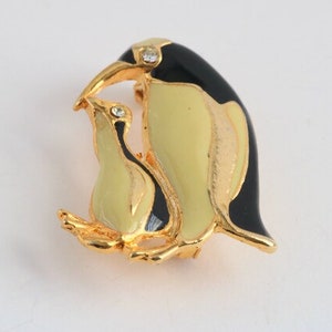 Mother and Baby Penguin Enamel Brooch Pin // Vintage Jewelry // lululglitterbug