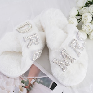 Zapatillas nupciales de la señora de la boda, zapatillas personalizadas de la señora esponjosa con letras de perlas, zapatillas personalizadas, zapatillas de novia para ser, zapatillas de novia- parches