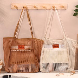 Bolsa de praia personalizada para madrinhas: malha impermeável, iniciais personalizadas