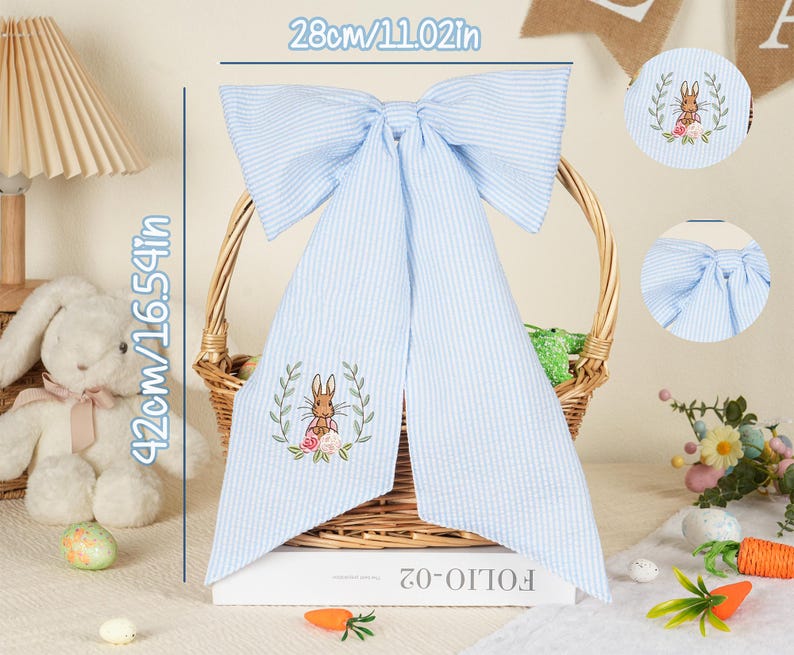 Laço personalizado para cesta de Páscoa em tecido seersucker, com fita decorativa monogramada para a alça. imagem 9