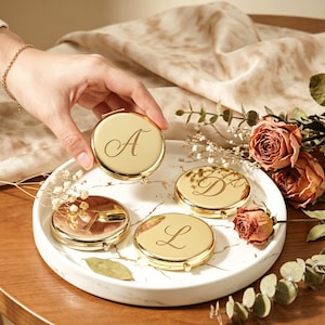 Espejo compacto dorado personalizado, espejo de maquillaje de bolsillo con monograma grabado a medida, regalo para damas de honor