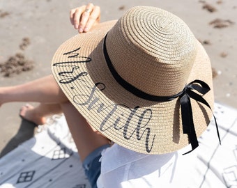 Custom Bride Sun Hat, Personalized beach Hat, Customized Beach Hat, Bridesmaid Beach Hat, Bridesmaid Gift, White Floppy Hat for Honeymoon