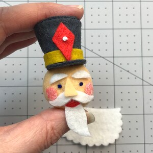 PATTERN TUTORIAL: Nutcracker Ornament bild 5